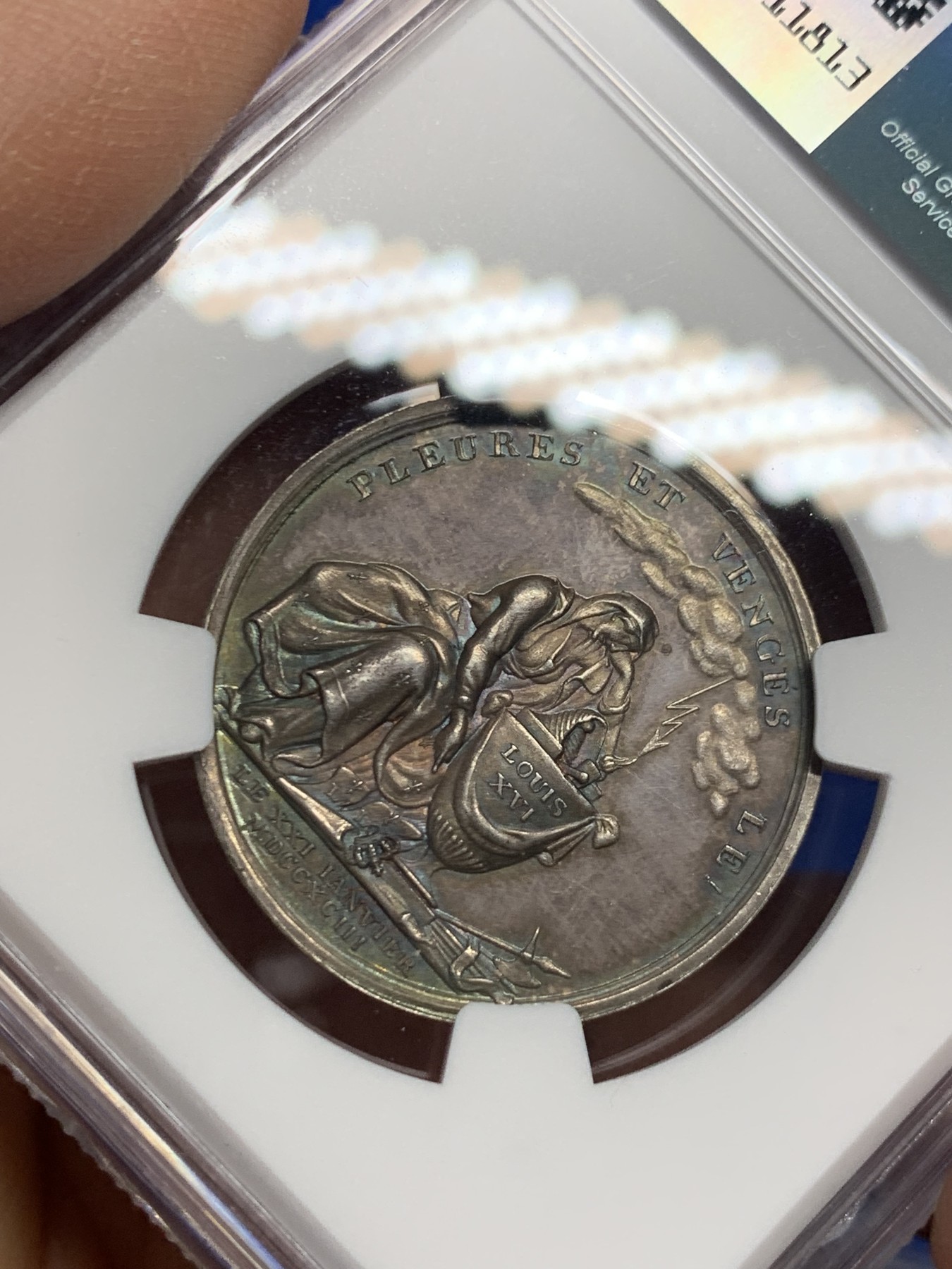 《竞宝斋》第237场- 周日，周一，周二，周日 疯狂4连拍 (全场包邮) NGC-MS62 德国名家loos作品 悼念法国大革命1793年路易十六银章，象征波旁王朝的鸢尾花羊皮纸被撕破，电闪雷鸣，法国大革命搅得欧洲天翻地覆，五彩包浆