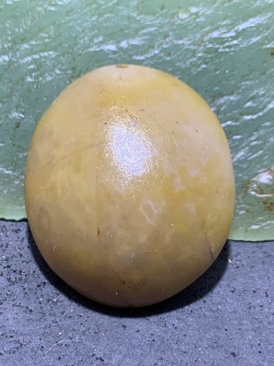 精美亚光晶洞战国红玛瑙手工雕刻双鱼吊坠一个(寓意，富贵有余）， 精美亚光晶洞战国红玛瑙手工雕刻双鱼吊坠一个(寓意，富贵有余），