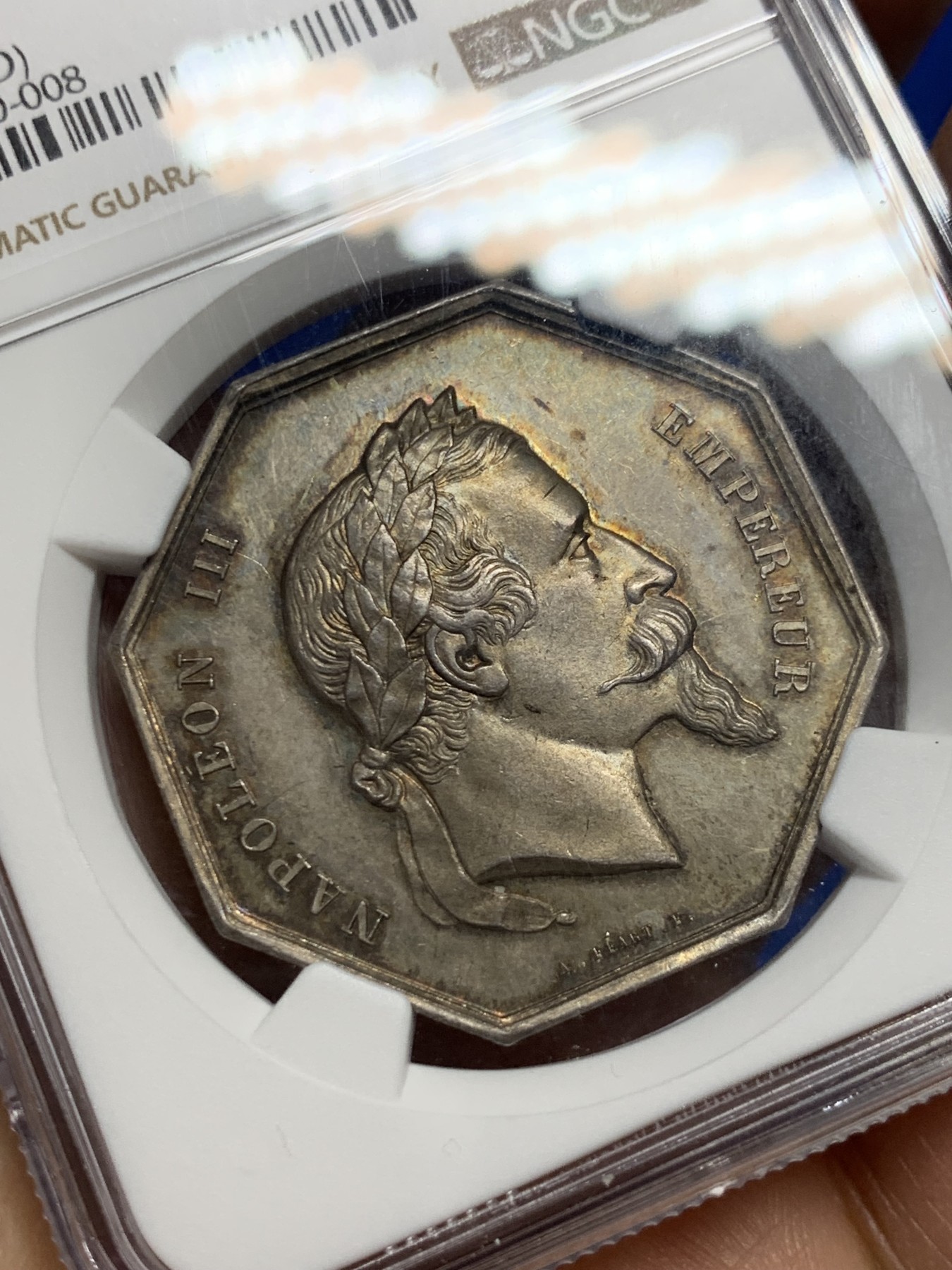 《竞宝斋》第237场- 周日，周一，周二，周日 疯狂4连拍 (全场包邮) NGC-MS62 法国 1819 银质八角代币 凤凰火灾保险公司，正面拿破仑三世，背面凤凰涅槃，栩栩如生，整体呈黄油彩 