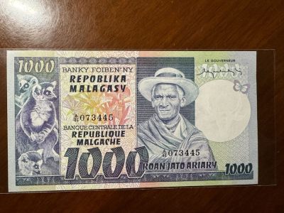 ❄️🍂甜小邱世界纸币收藏🍂第102期🐇❄️ - 全新UNC（有黄） 马达加斯加1000法郎 最少见的版本