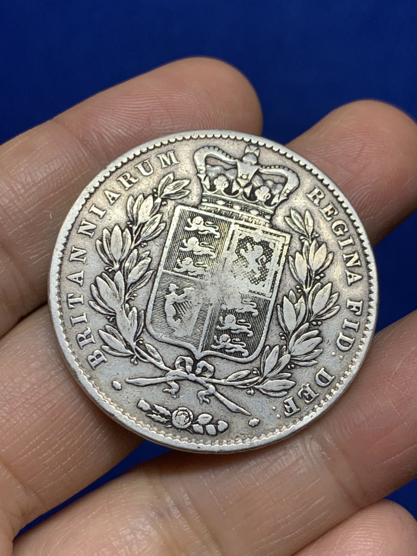 《竞宝斋》第235场-周日，周一，周二，周三 疯狂4连拍 (全场包邮) 1845年英国维多利亚青年克朗盾徽版大银币，发行量只有15.9万