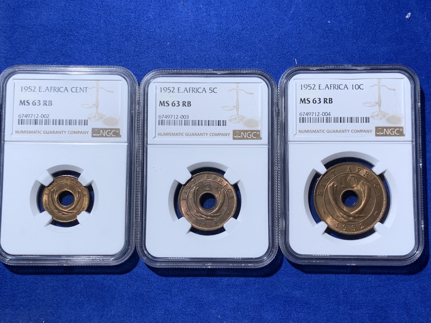 《竞宝斋》第235场-周日，周一，周二，周三 疯狂4连拍 (全场包邮) 3枚一组 NGC  MS63RB 1952年英属东非1、5、10分铜币 清版三枚套 品相都不错