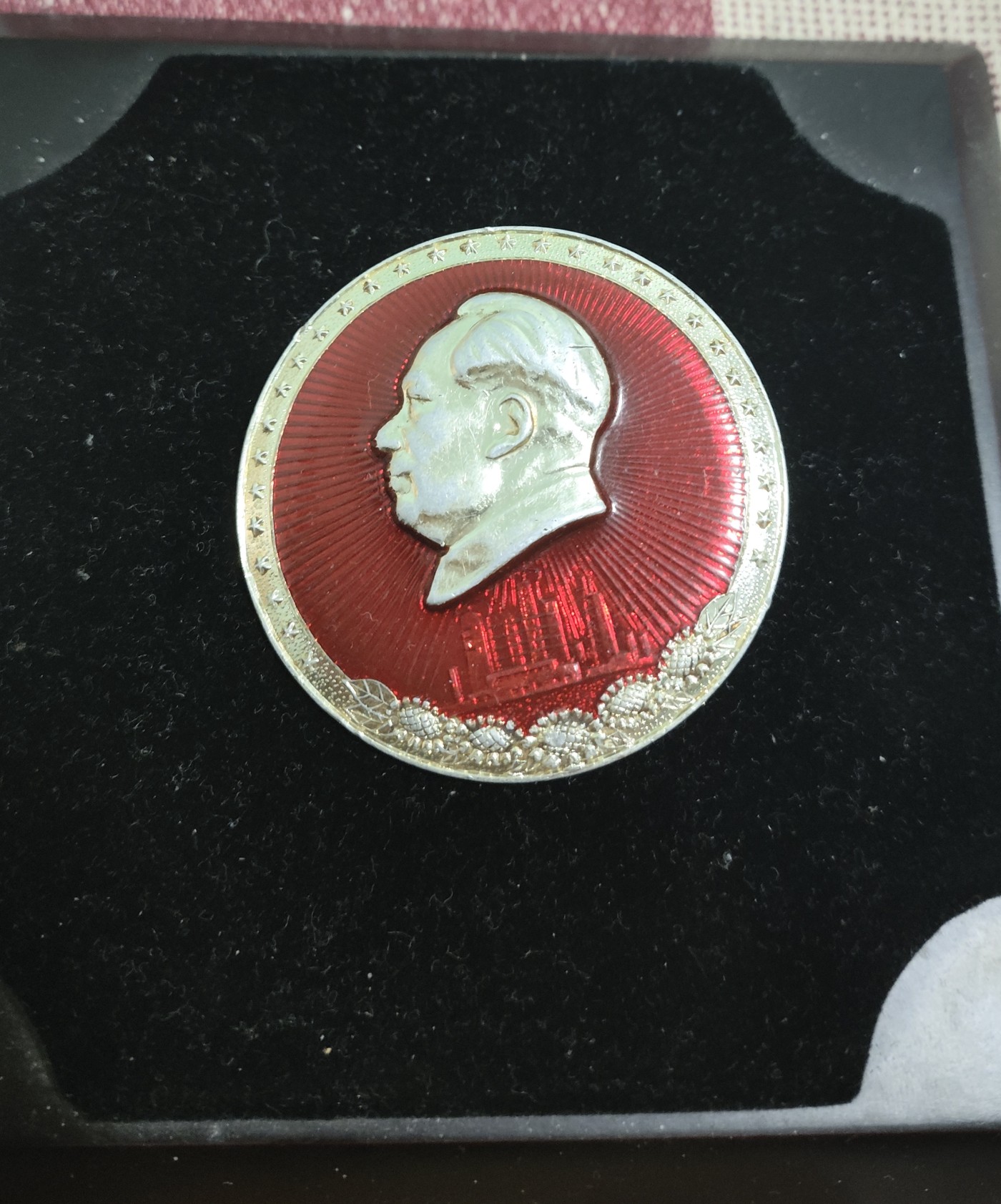 仁孝堂徽章红藏拍卖(第二场) 毛主席像章 石油大战题材 题材不错