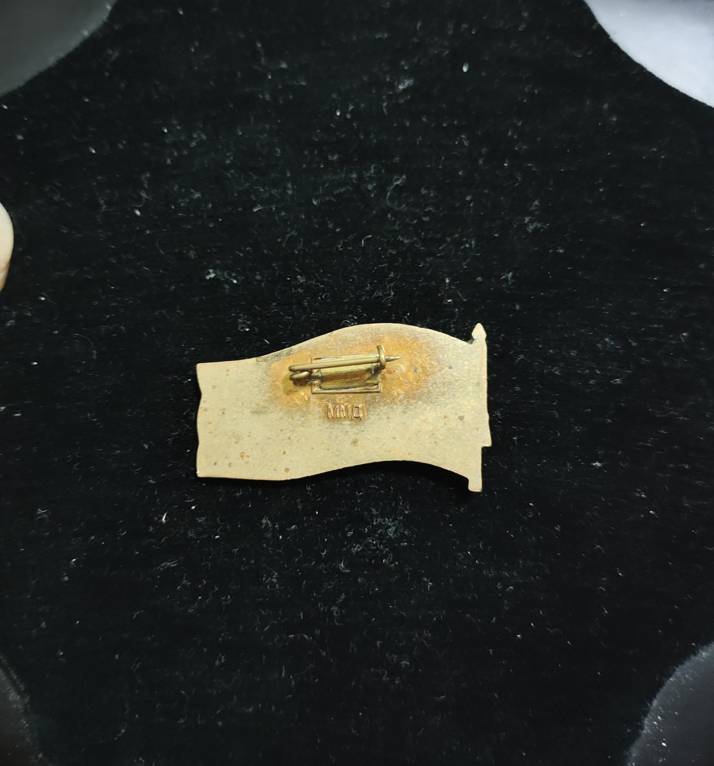 仁孝堂徽章红藏拍卖(第二场) 苏联小旗子 代表证章 造币厂制造 莫斯科孔采沃区代表 斯大林死亡时的别墅位于此地