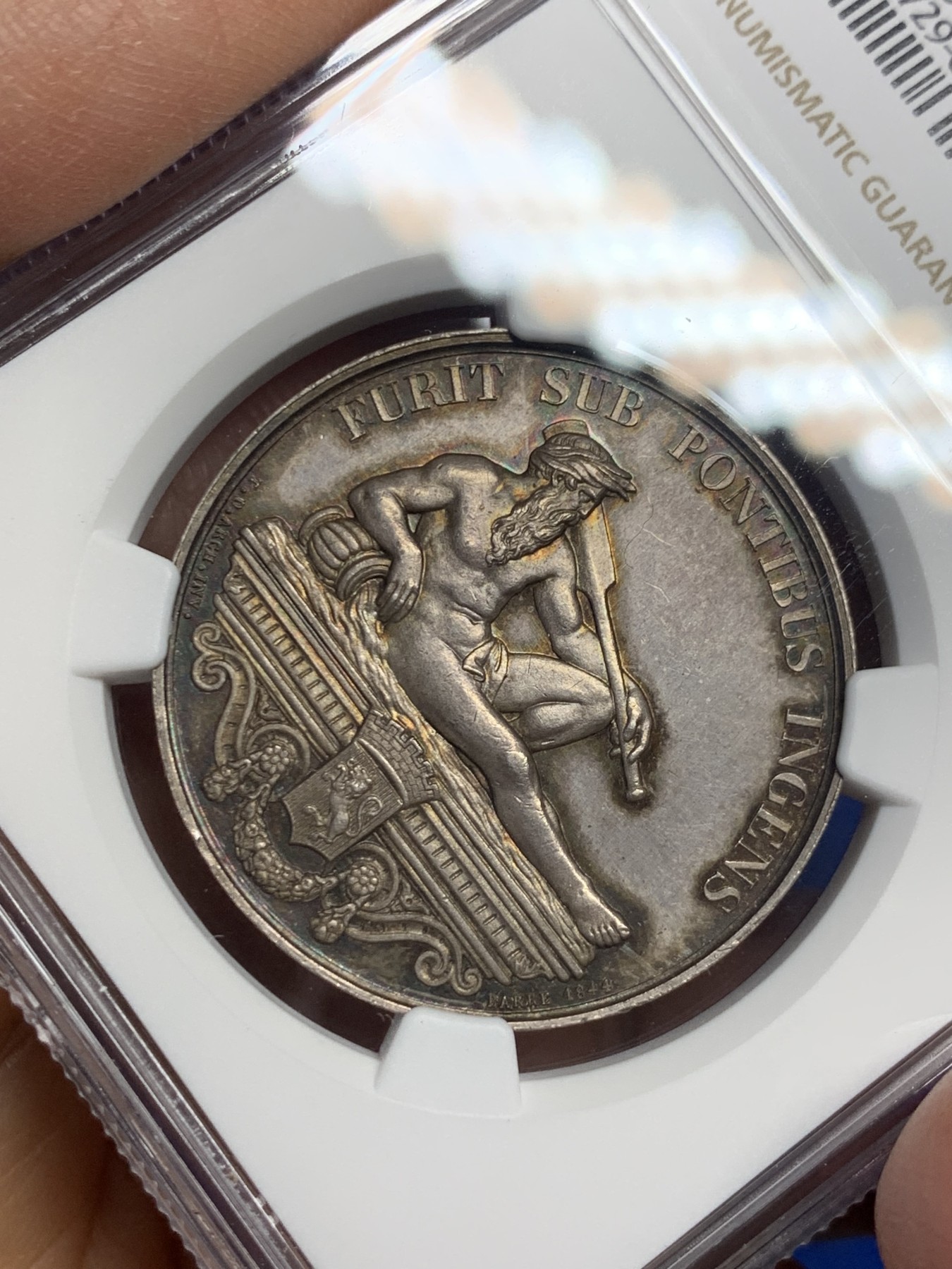 《竞宝斋》第237场- 周日，周一，周二，周日 疯狂4连拍 (全场包邮) NGC-MS63 法国银质代币，里昂罗纳河谷桥梁总公司，受罗纳河河神庇护的里昂大学院门户桥梁，1842-1845年船首边铭，五彩油性包浆