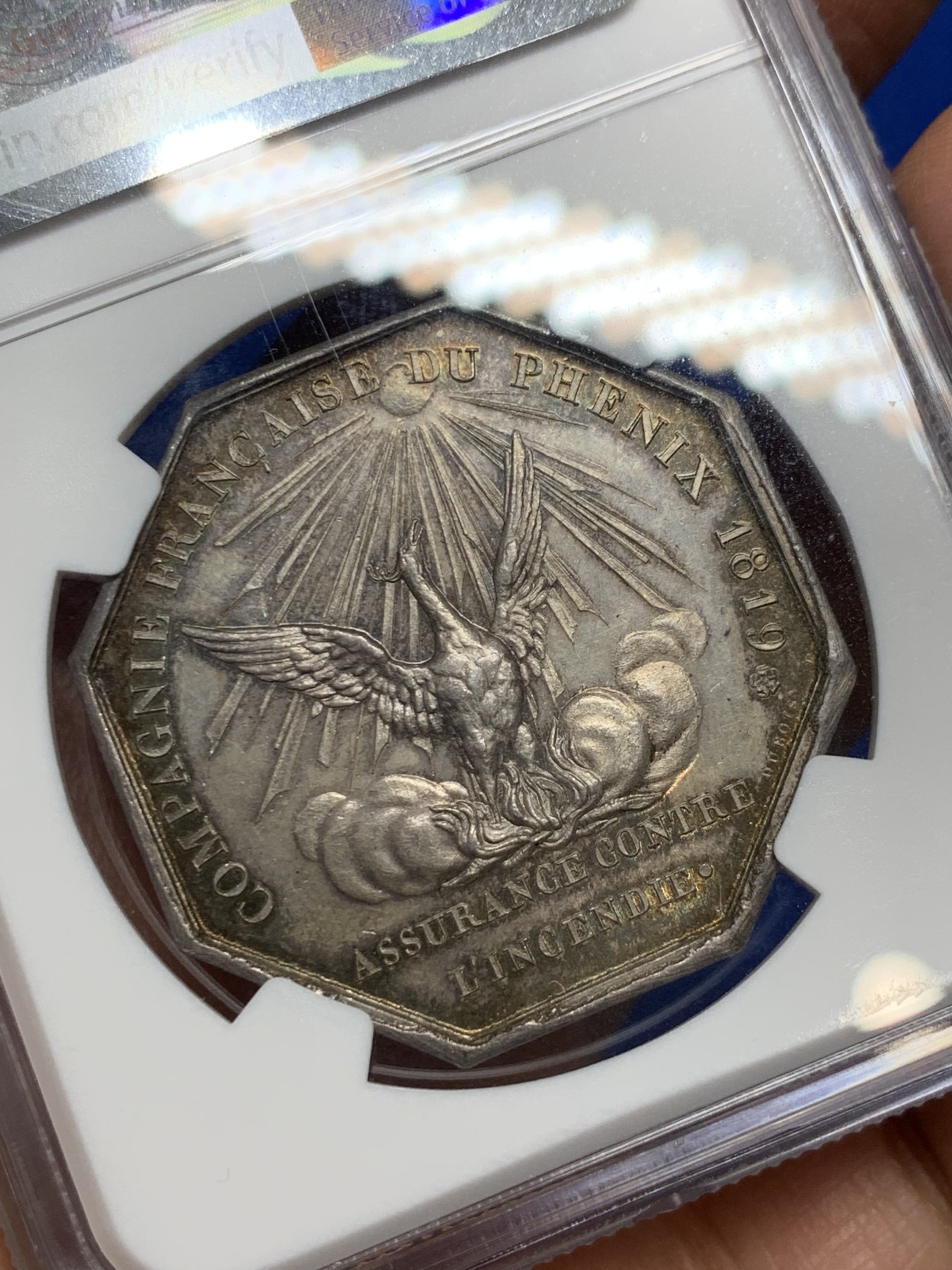 《竞宝斋》第237场- 周日，周一，周二，周日 疯狂4连拍 (全场包邮) NGC-MS62 法国 1819 银质八角代币 凤凰火灾保险公司，正面拿破仑三世，背面凤凰涅槃，栩栩如生，整体呈黄油彩 