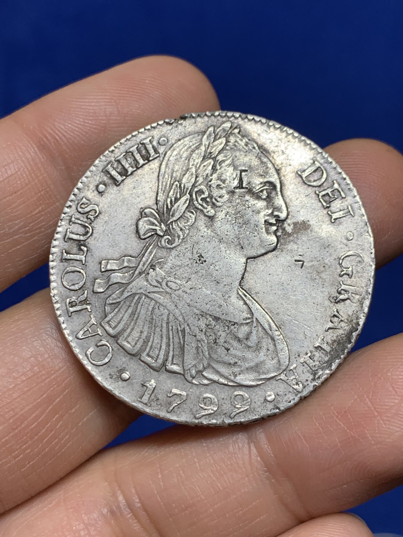 《竞宝斋》第235场-周日，周一，周二，周三 疯狂4连拍 (全场包邮) 1799年西属秘鲁卡洛斯四世双柱8R银币 国内流通美戳 边有铸缺 细节见图