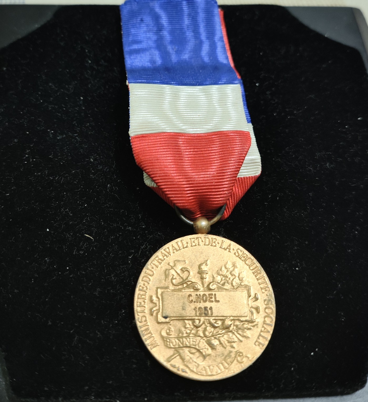 仁孝堂徽章红藏拍卖(第二场) 法国劳工奖章 金级 纯银镀金 带丰饶角银标 1951年授予得主