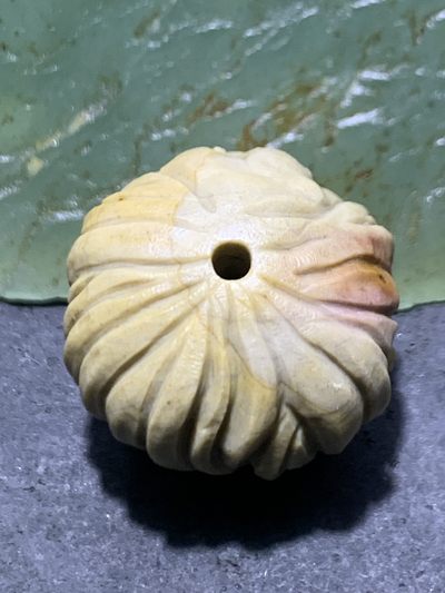 精美亚光戈壁彩玉雕刻灵狐珠子一个！ 精美亚光戈壁彩玉雕刻灵狐珠子一个！