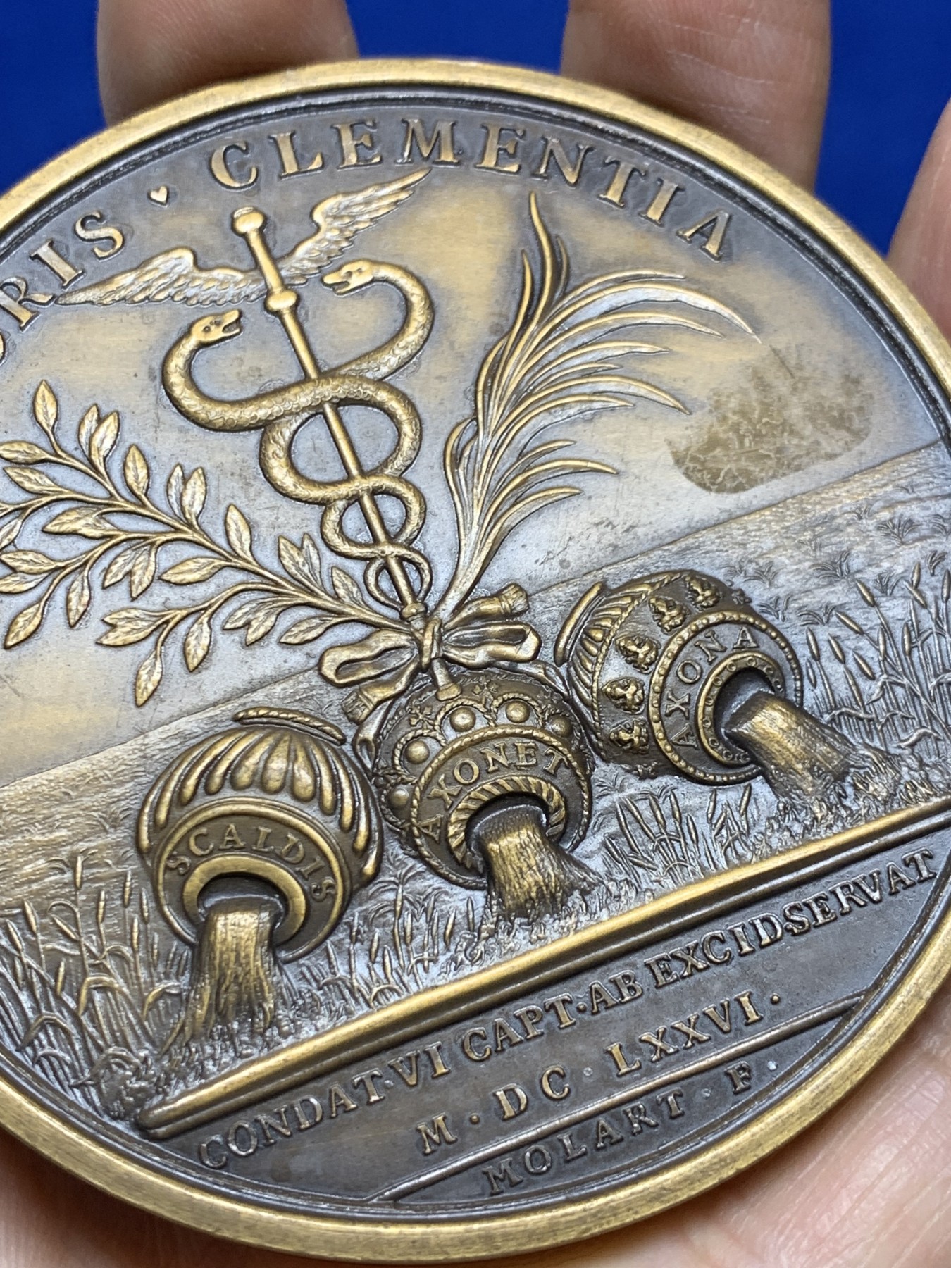 《竞宝斋》第235场-周日，周一，周二，周三 疯狂4连拍 (全场包邮) 1676年 法国太阳王路易十四大铜章，直径72mm，重156g，丰饶角边铭，后铸版