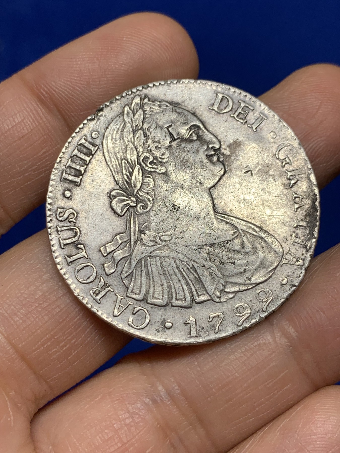 《竞宝斋》第235场-周日，周一，周二，周三 疯狂4连拍 (全场包邮) 1799年西属秘鲁卡洛斯四世双柱8R银币 国内流通美戳 边有铸缺 细节见图