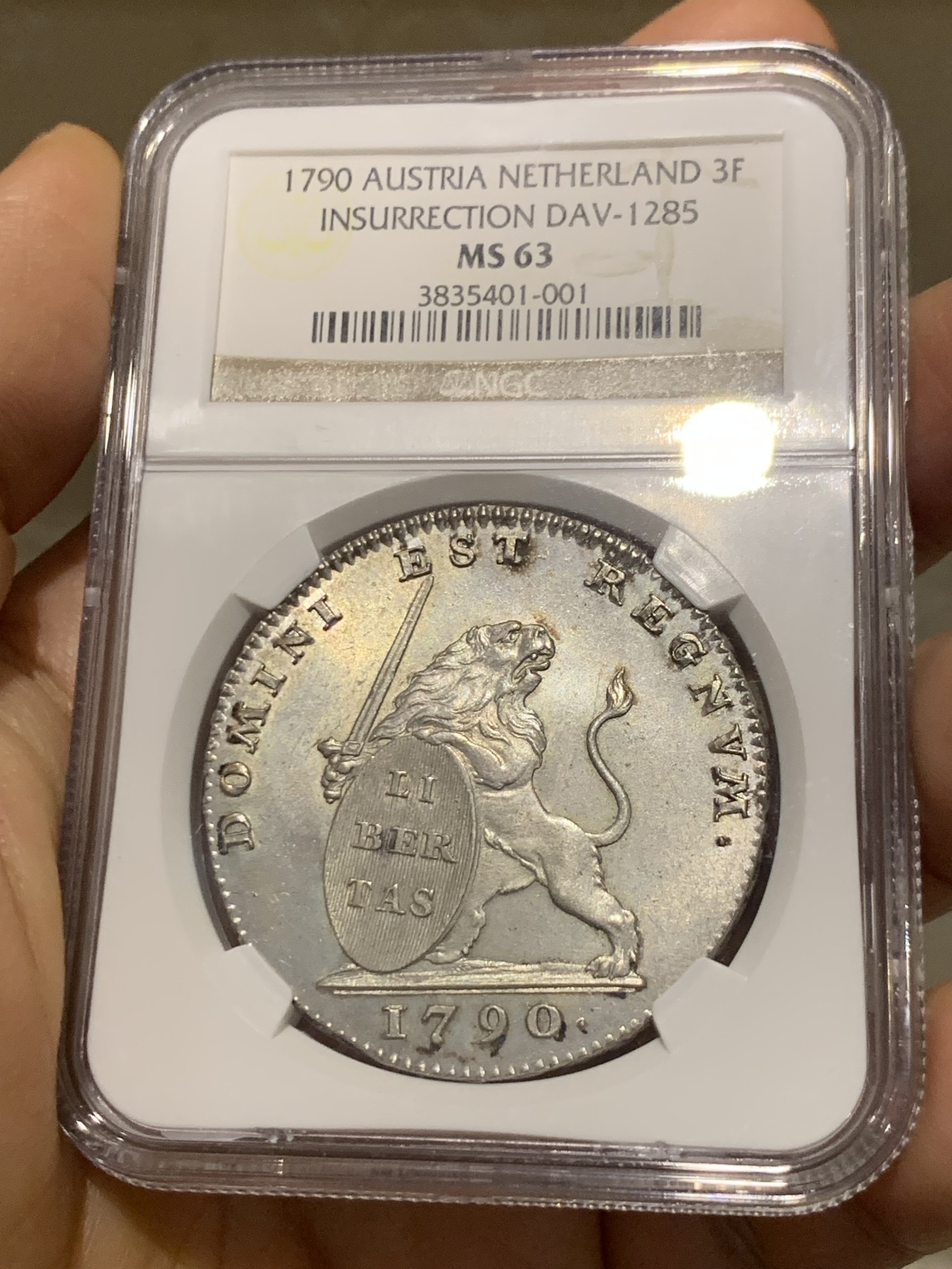 《竞宝斋》第235场-周日，周一，周二，周三 疯狂4连拍 (全场包邮) NGC MS63 奥属尼德兰 1790 比利时合众国（只存在了11个月） 第一次起义时期铸造 3弗洛林大银币 32.67克 状态近乎完美 63分中的战斗机