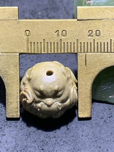 精美亚光戈壁彩玉雕刻灵狐珠子一个！ 精美亚光戈壁彩玉雕刻灵狐珠子一个！