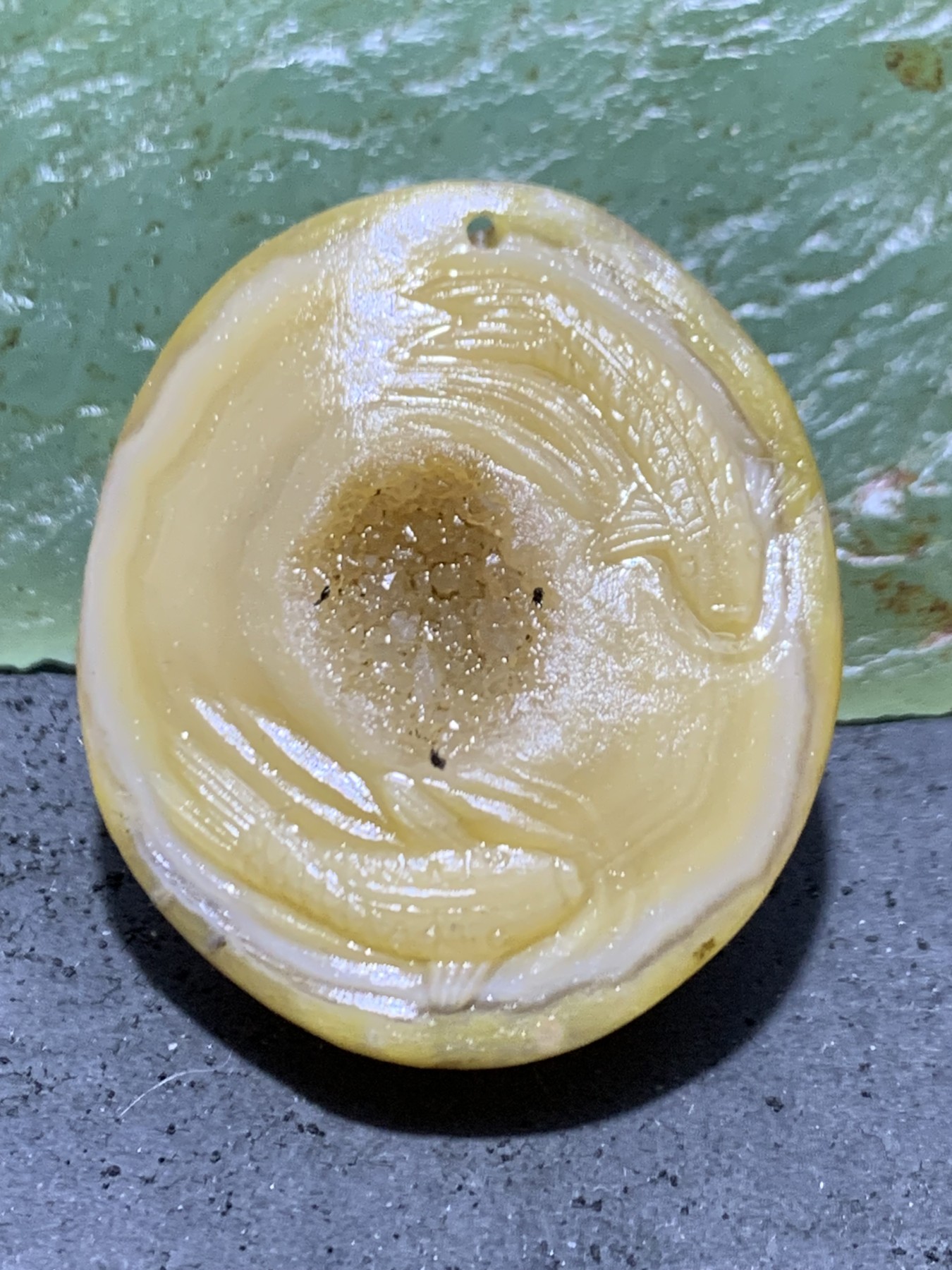 精美亚光晶洞战国红玛瑙手工雕刻双鱼吊坠一个(寓意，富贵有余），