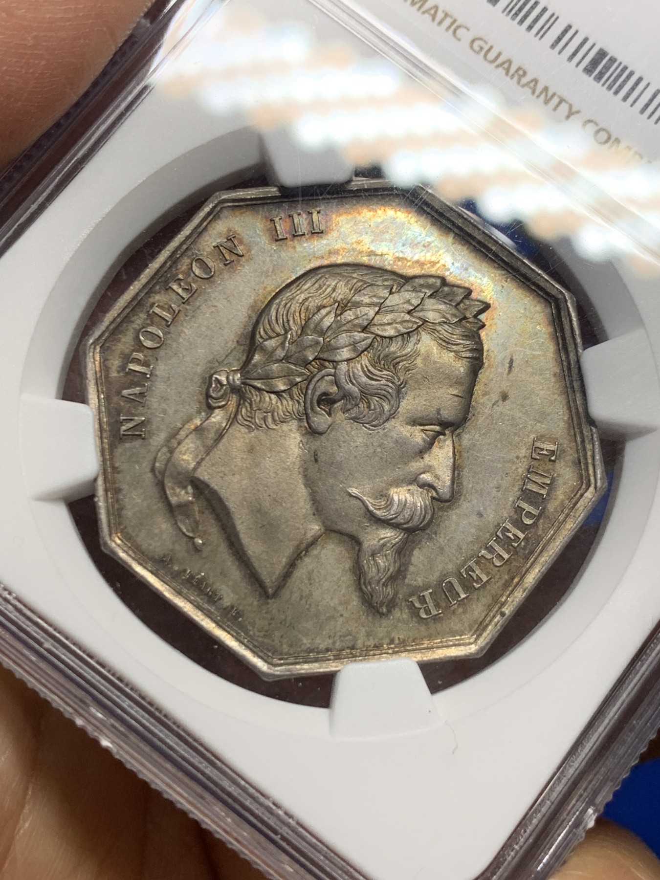 《竞宝斋》第237场- 周日，周一，周二，周日 疯狂4连拍 (全场包邮) NGC-MS62 法国 1819 银质八角代币 凤凰火灾保险公司，正面拿破仑三世，背面凤凰涅槃，栩栩如生，整体呈黄油彩 