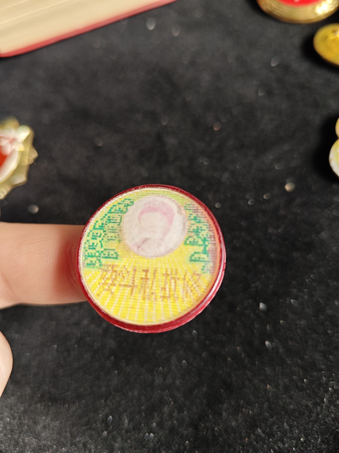 红色收藏🇨🇳毛主席像章红宝书专场🔥保真包老放心拍！ 毛主席语录像章，可变身，三合一