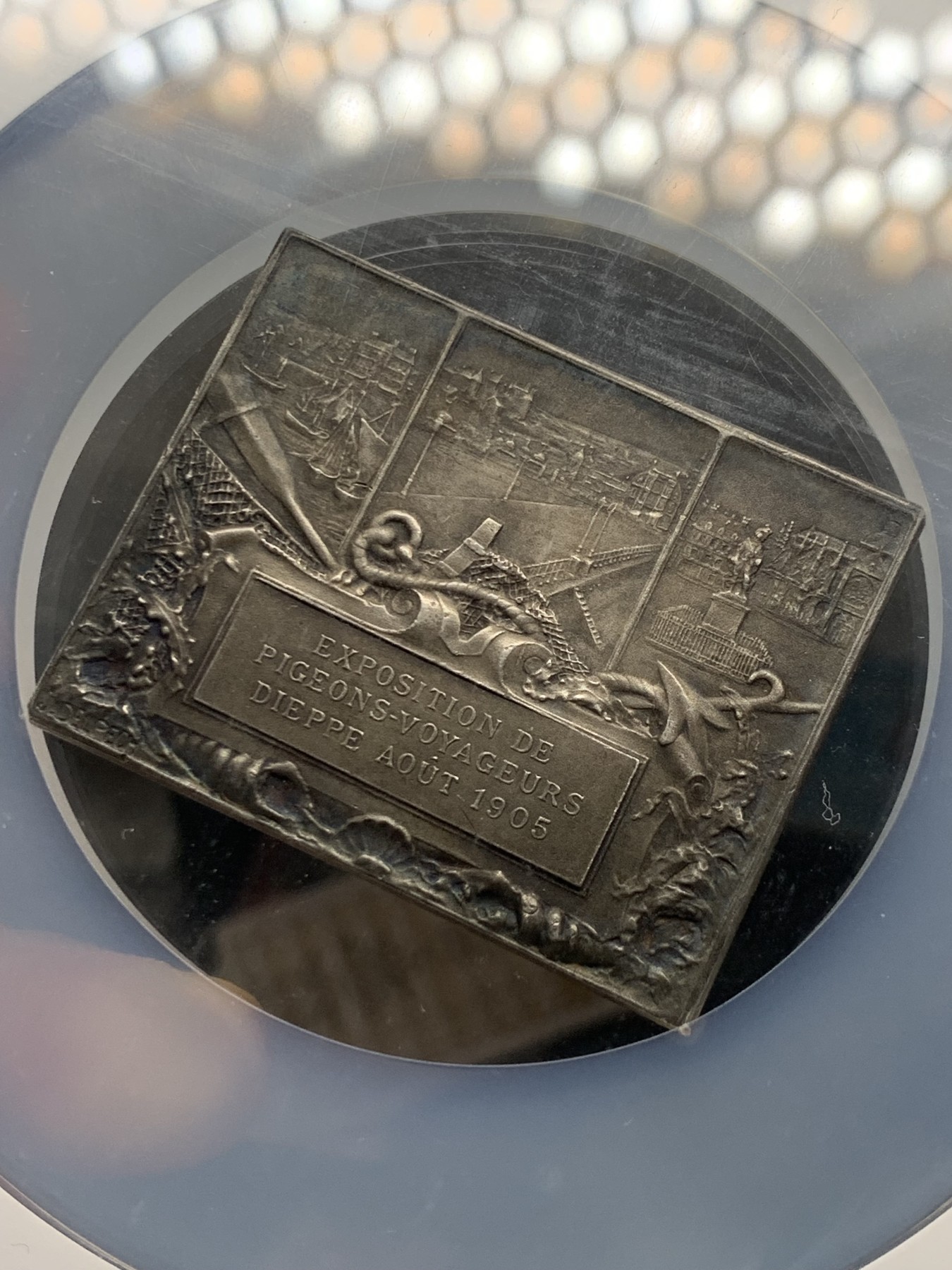 《竞宝斋》第237场- 周日，周一，周二，周日 疯狂4连拍 (全场包邮) NGC-MS64 法国迪耶普城镇纪念方形银章，双美人鱼，以城市港口为背景的各种海上装置向我们展示了一个繁荣的海边城市，超大盒子