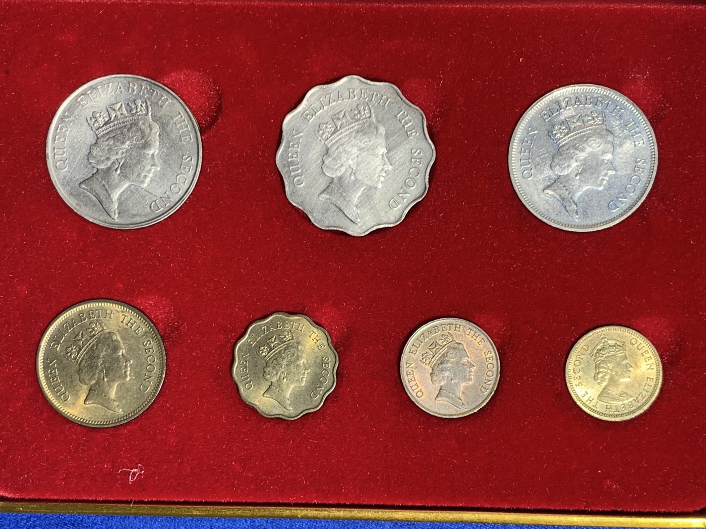 《竞宝斋》第235场-周日，周一，周二，周三 疯狂4连拍 (全场包邮) 英属香港 1980S 流通硬币套盒 好品回归礼品套装 配备高档丝绒盒子 盒子完好 共含有一整套7枚流通 币均为未流通光品