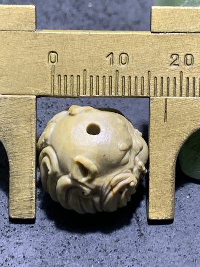 精美亚光戈壁彩玉雕刻灵狐珠子一个！ 精美亚光戈壁彩玉雕刻灵狐珠子一个！