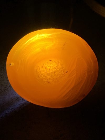 精美亚光晶洞战国红玛瑙手工雕刻双鱼吊坠一个(寓意，富贵有余）， 精美亚光晶洞战国红玛瑙手工雕刻双鱼吊坠一个(寓意，富贵有余），