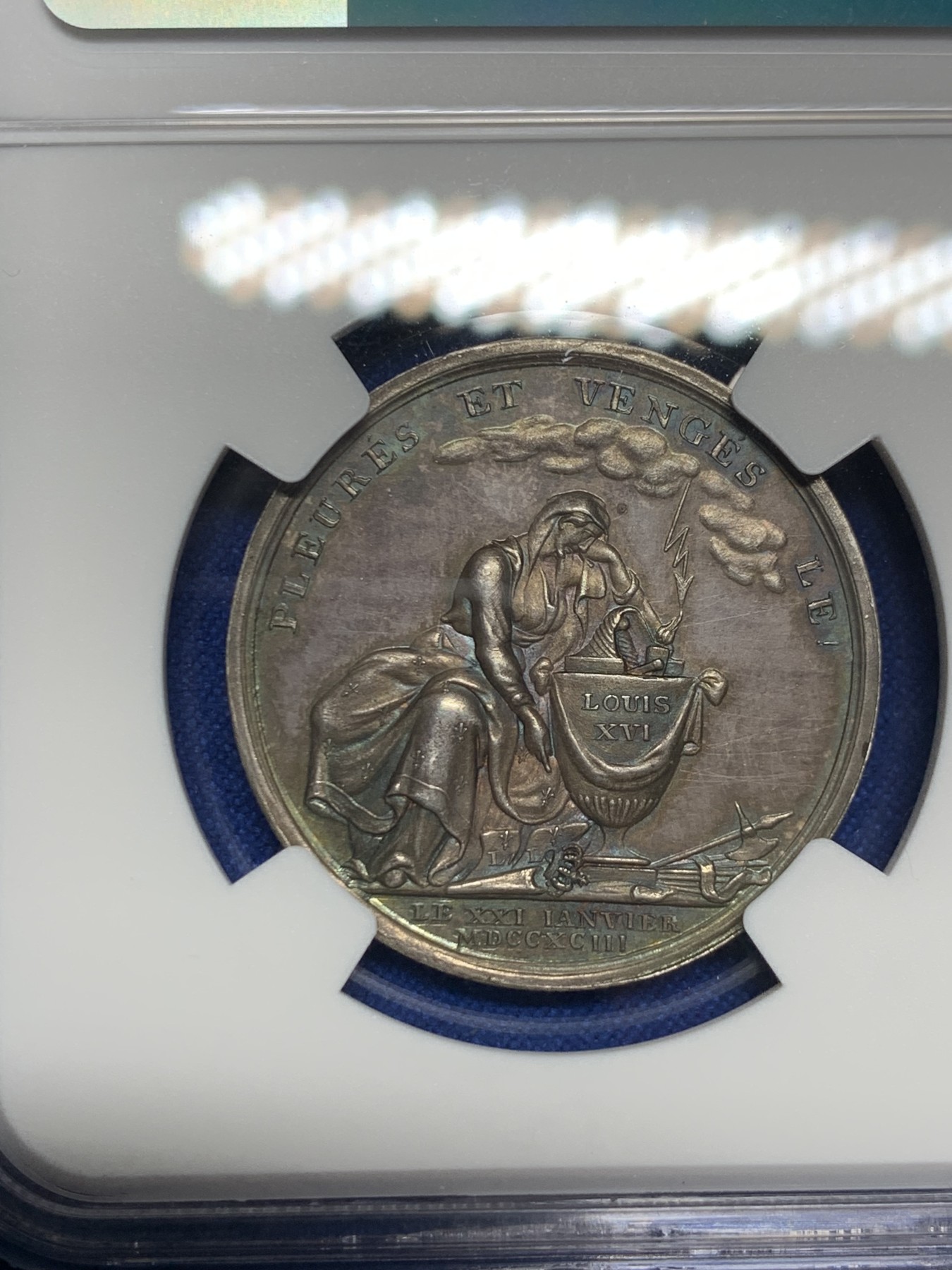 《竞宝斋》第237场- 周日，周一，周二，周日 疯狂4连拍 (全场包邮) NGC-MS62 德国名家loos作品 悼念法国大革命1793年路易十六银章，象征波旁王朝的鸢尾花羊皮纸被撕破，电闪雷鸣，法国大革命搅得欧洲天翻地覆，五彩包浆