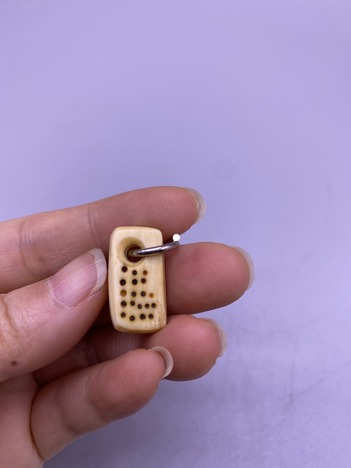藏传咒点挂件，尺寸2.1厘米，品相如图，150包快递