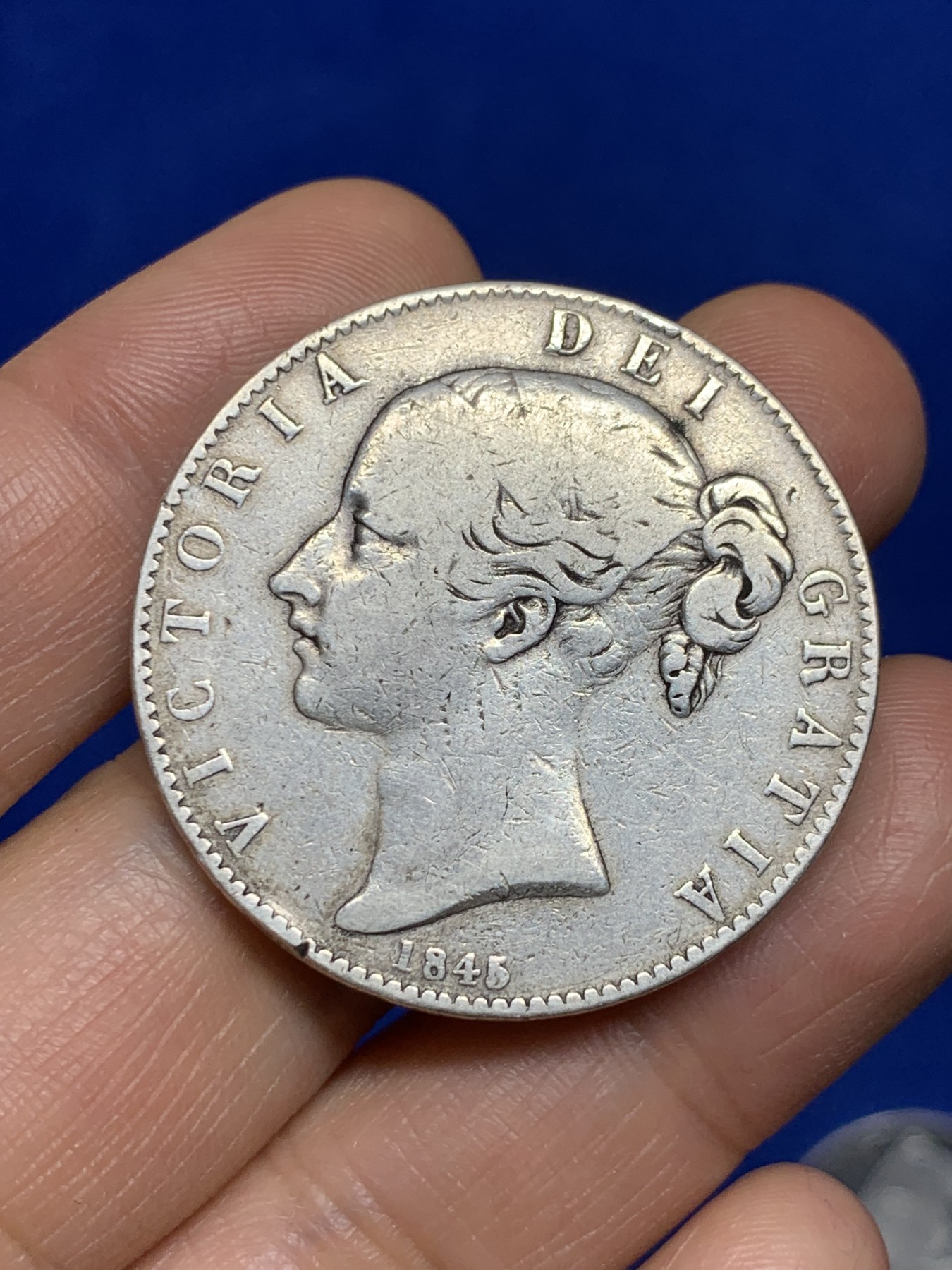 《竞宝斋》第235场-周日，周一，周二，周三 疯狂4连拍 (全场包邮) 1845年英国维多利亚青年克朗盾徽版大银币，发行量只有15.9万