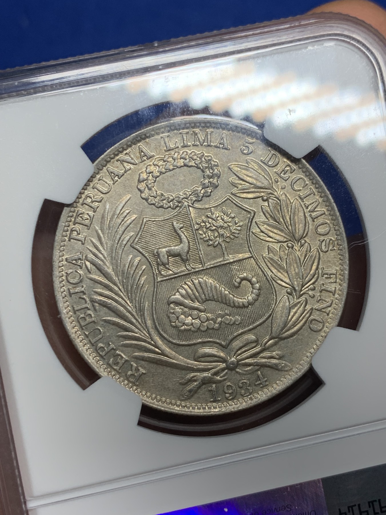 《竞宝斋》第235场-周日，周一，周二，周三 疯狂4连拍 (全场包邮) NGC-AU58 秘鲁1934年坐洋自由女神一索尔银币，原汁原味老包浆，极美黄油彩，状态极佳，非常漂亮，南美洲主币。略为低评，品质和状态绝对不输MS级，获得更高的评分数目才91枚。