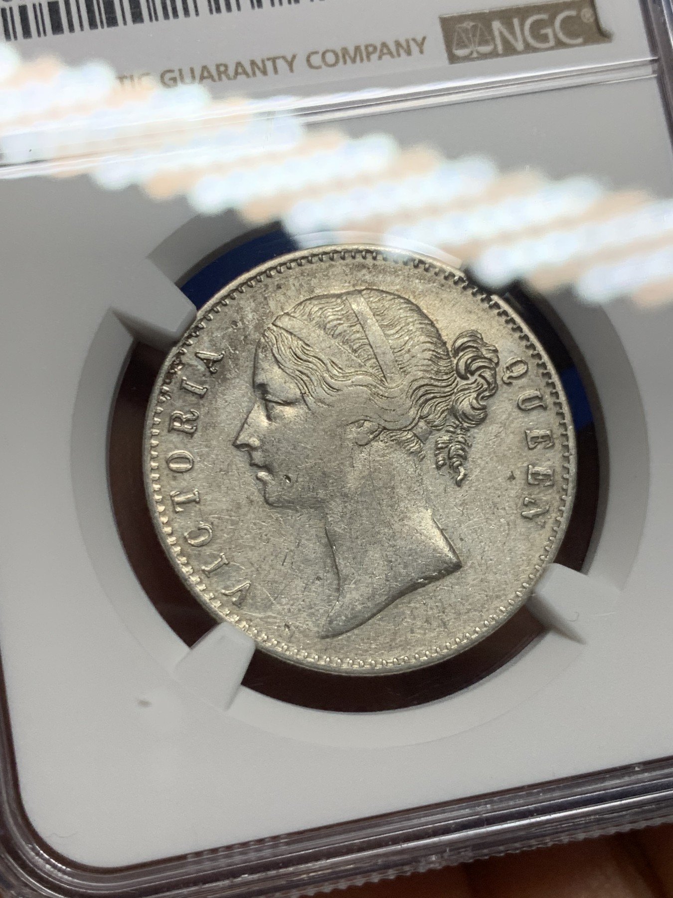 《竞宝斋》第235场-周日，周一，周二，周三 疯狂4连拍 (全场包邮) NGC XFD 英属印度1840年维多利亚女王双辫版1卢比银币