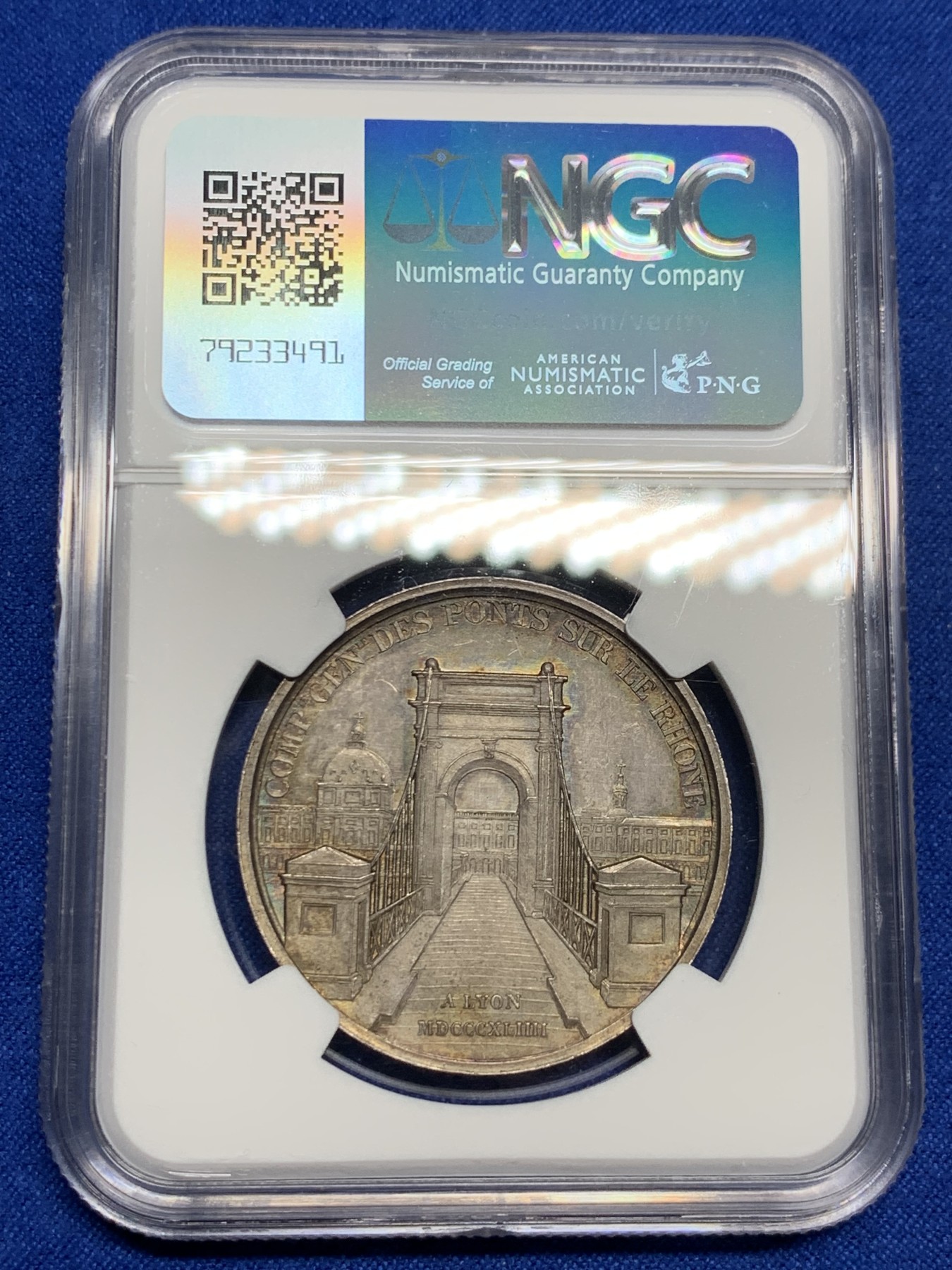 《竞宝斋》第237场- 周日，周一，周二，周日 疯狂4连拍 (全场包邮) NGC-MS63 法国银质代币，里昂罗纳河谷桥梁总公司，受罗纳河河神庇护的里昂大学院门户桥梁，1842-1845年船首边铭，五彩油性包浆