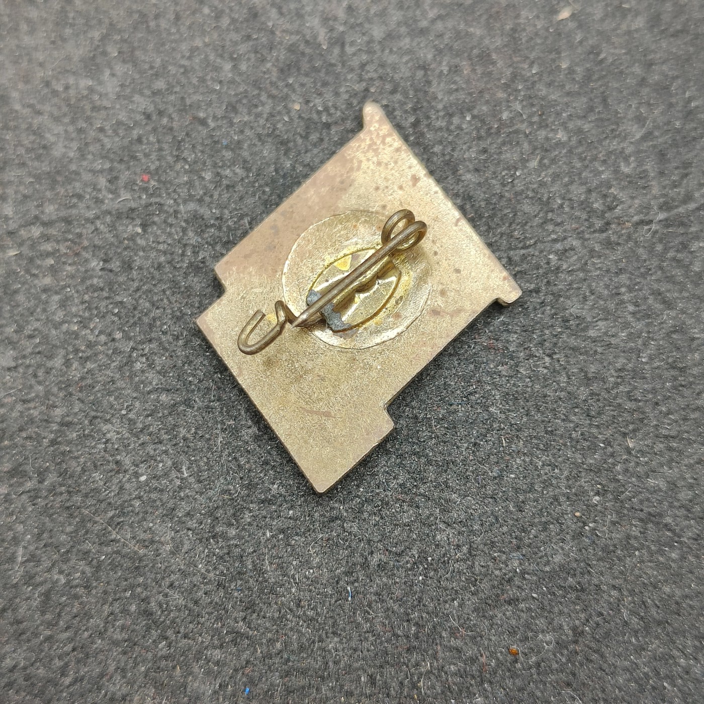 全场0元起拍 第128期 咸鱼国勋章拍卖专场 1月24日（周三）下午6：00开始 东德恩斯特台尔曼先锋队队徽