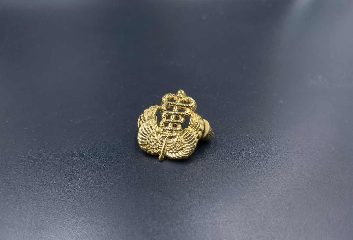 全场0起！0押金拍卖！大陆勋赏俱乐部第九期拍卖 韩国医疗兵种领花（早期铜制）