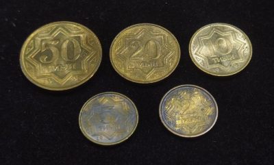 北京马甸外国币专卖微拍第115期，外国非贵金属纪念币、流通币专场，陆续上新，欢迎关注 - 1993年哈萨克斯坦首版，黄铜和红铜两个版，其中红铜版完整一套非常稀少