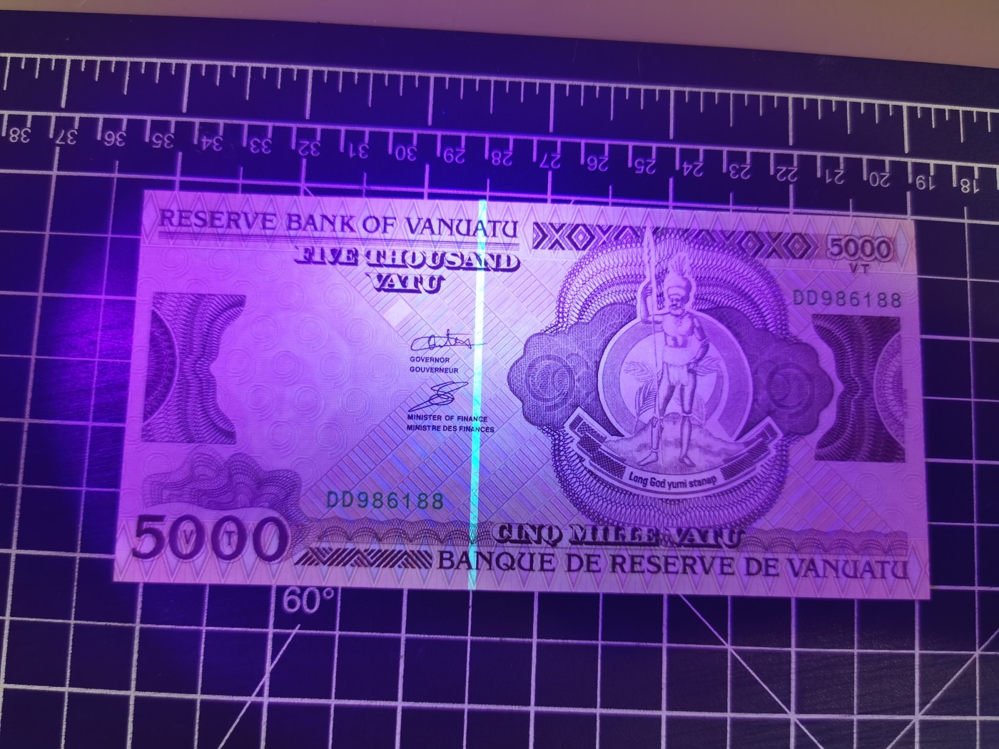 Immortal auction(精品场) 瓦努阿图5000，88尾，Unc