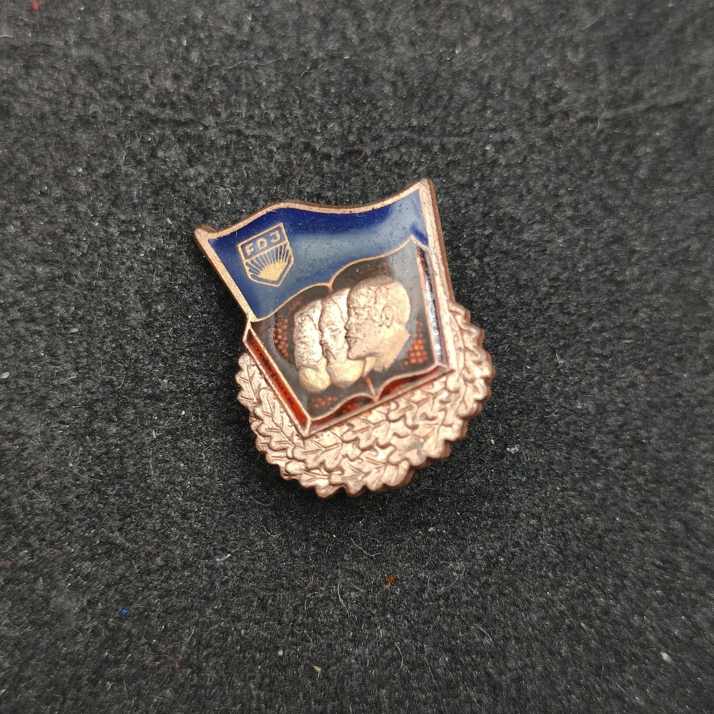 全场0元起拍 第128期 咸鱼国勋章拍卖专场 1月24日（周三）下午6：00开始 东德fdj证章 稀有珐琅制