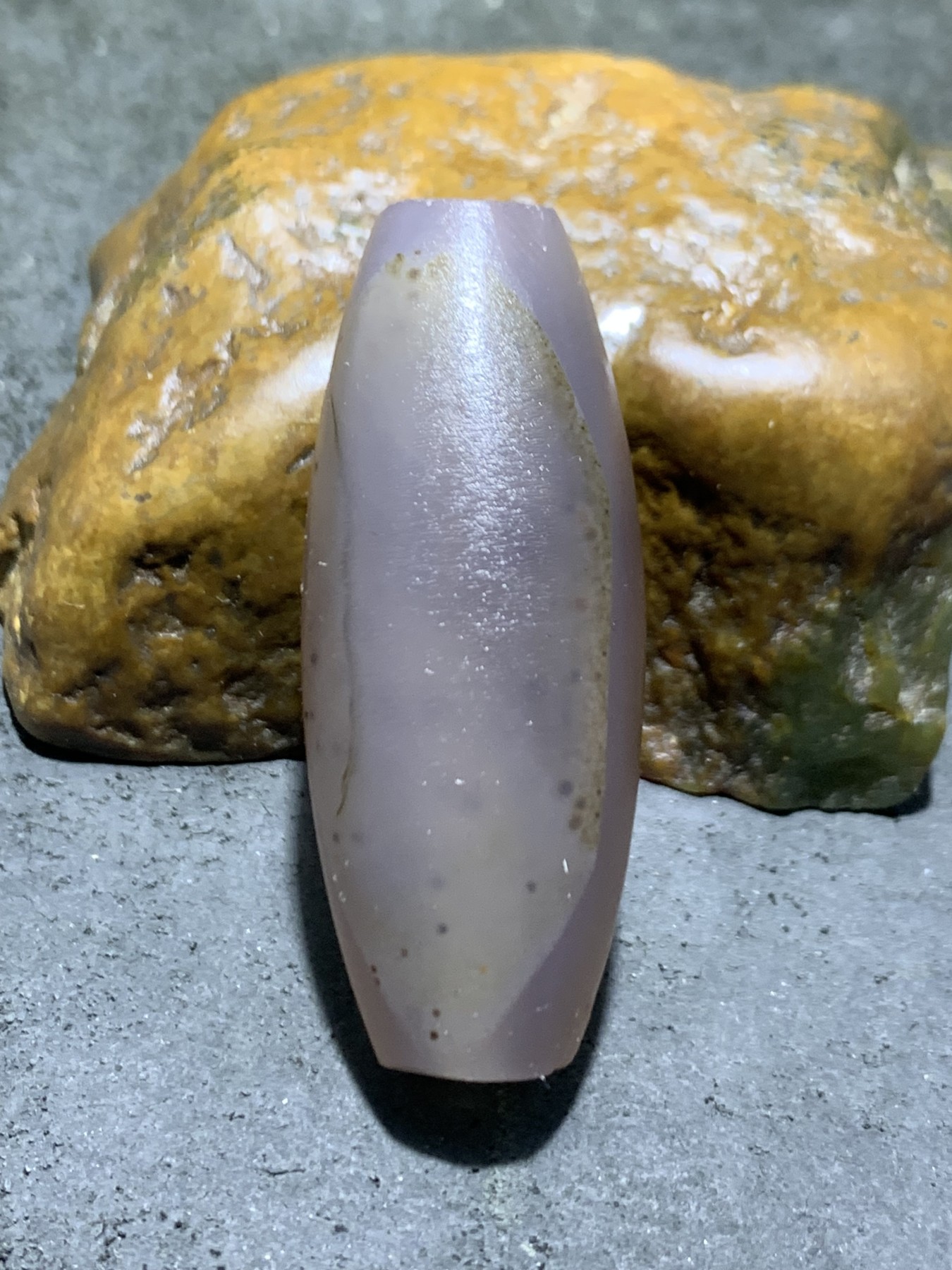 精美亚光高玉化巴西玛瑙手工俏色巧雕一心向佛桶珠一个！
