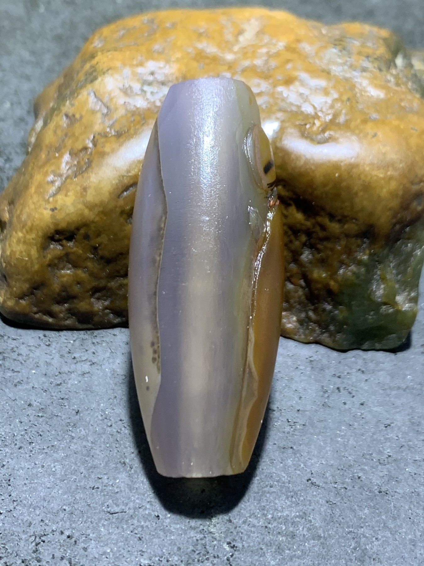 精美亚光高玉化巴西玛瑙手工俏色巧雕一心向佛桶珠一个！