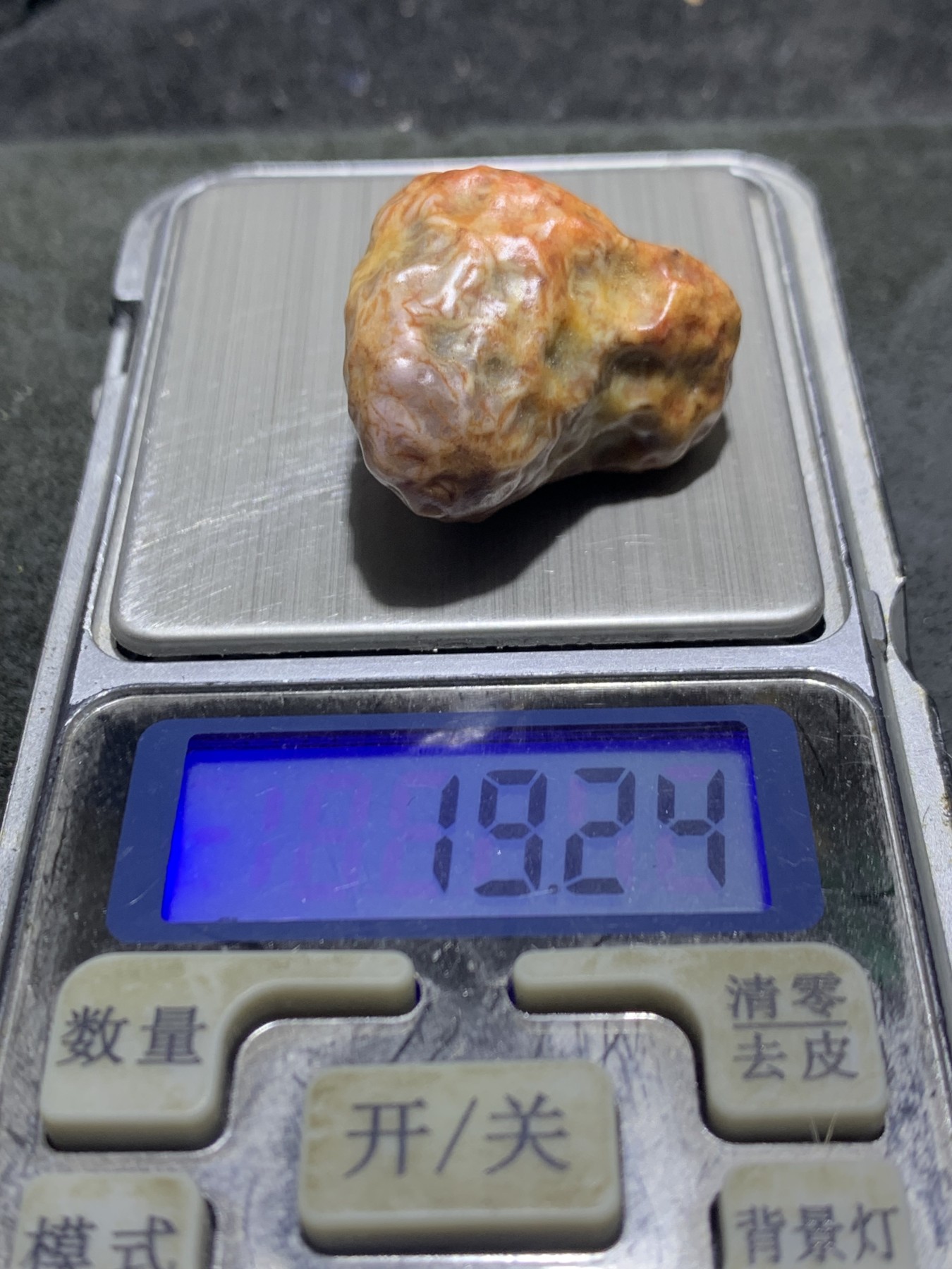 精美戈壁红皮飘花筋脉石原石一颗