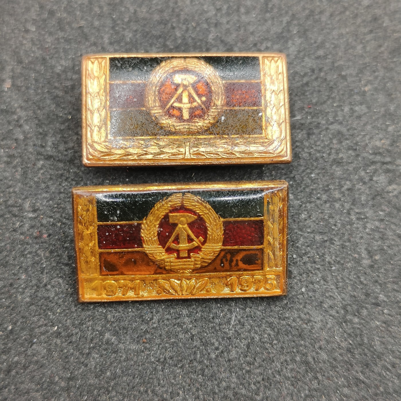 全场0元起拍 第128期 咸鱼国勋章拍卖专场 1月24日（周三）下午6：00开始 东德劳动奖章五次获得上挂两个