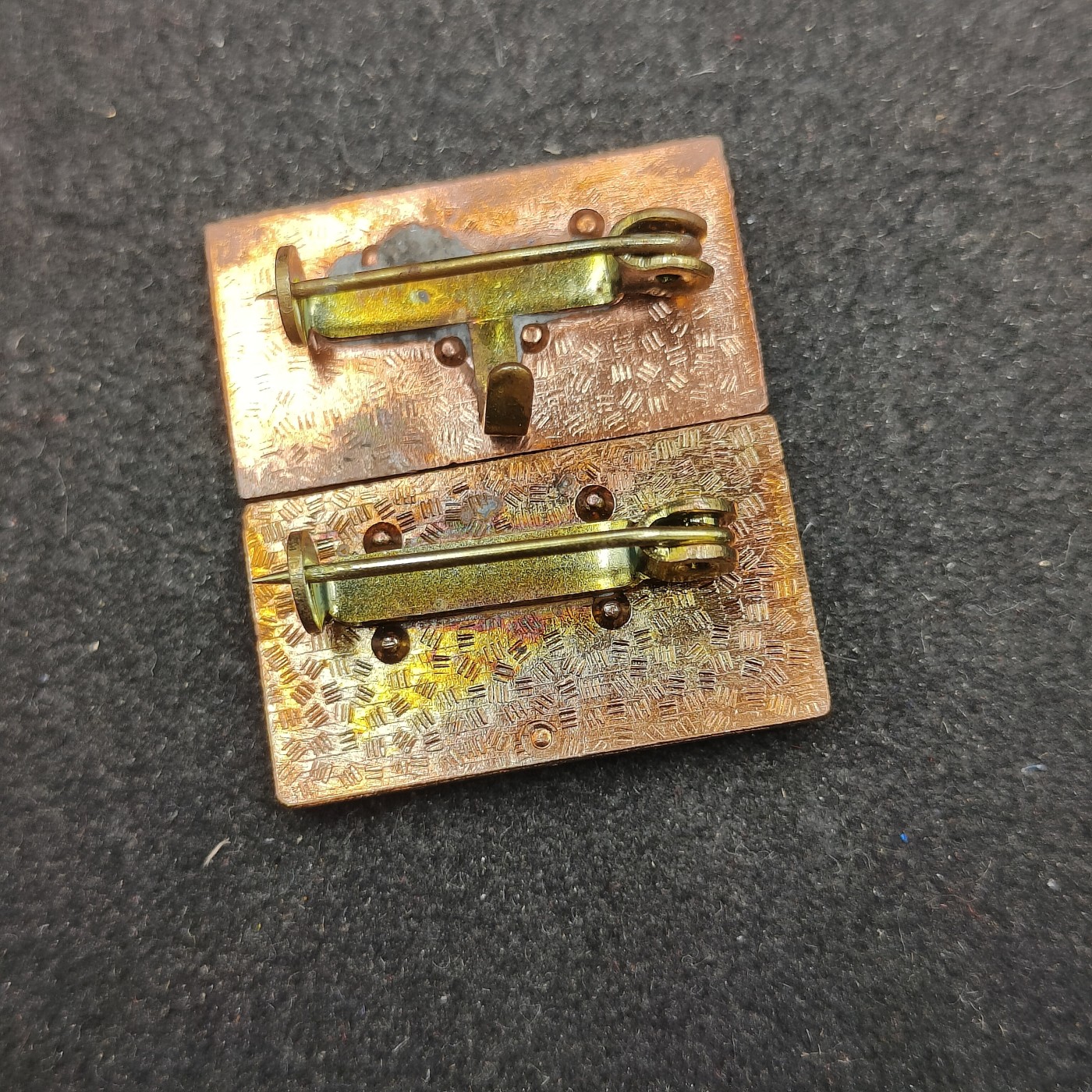 全场0元起拍 第128期 咸鱼国勋章拍卖专场 1月24日（周三）下午6：00开始 东德劳动奖章五次获得上挂两个