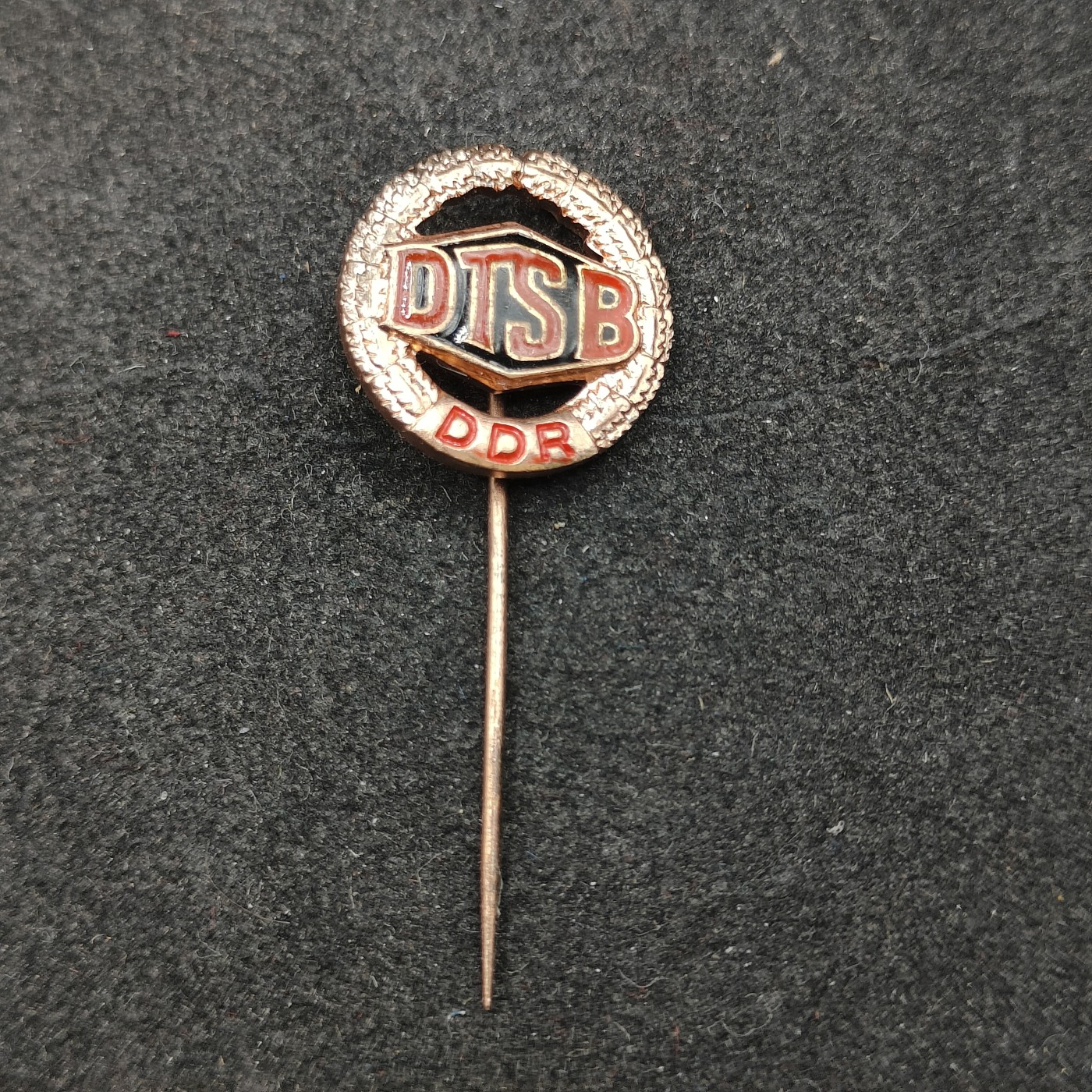 全场0元起拍 第128期 咸鱼国勋章拍卖专场 1月24日（周三）下午6：00开始 东德dtsb证章