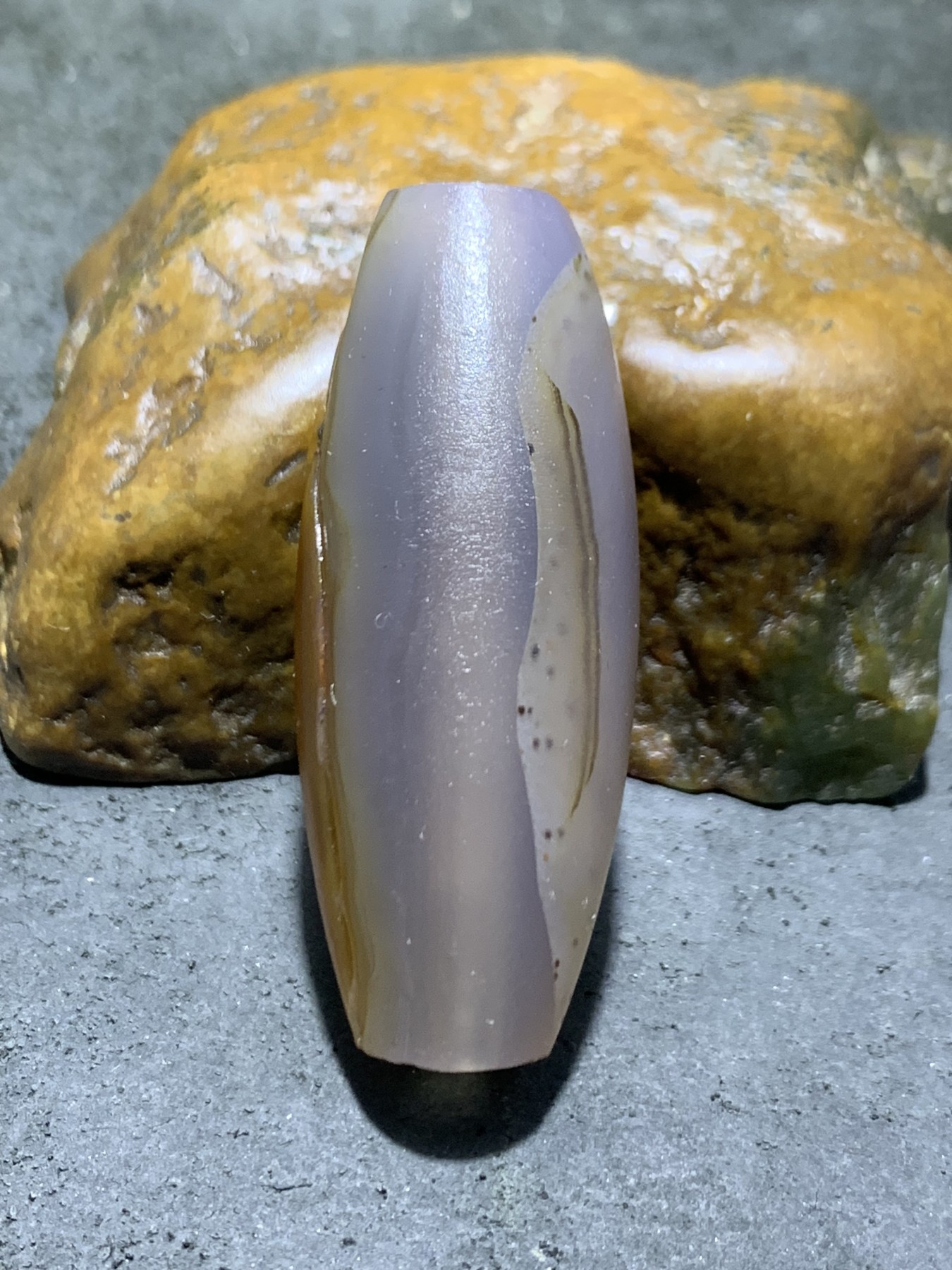 精美亚光高玉化巴西玛瑙手工俏色巧雕一心向佛桶珠一个！