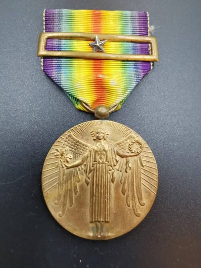 老王徽章拍卖第二十四期   请众位拍友注意，本店自2月8日第二十六期起专场类型将变更为限时专场，届时拍品将在规定时间内同时结拍，请出价的拍友们提前做好准备！ - 葡萄牙一战胜利奖章   稀少带嘉奖勋饰版本，葡萄牙1916年加入协约国对德作战，主战场在非洲殖民地和西欧战场，葡萄牙由于出兵数量少，该奖章也是一战胜利纪念章系列难得的一枚之一