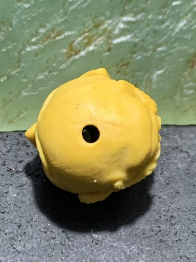 精美亚光鸡油黄戈壁彩玉双面雕刻罗汉珠子一个 精美亚光鸡油黄戈壁彩玉双面雕刻罗汉珠子一个