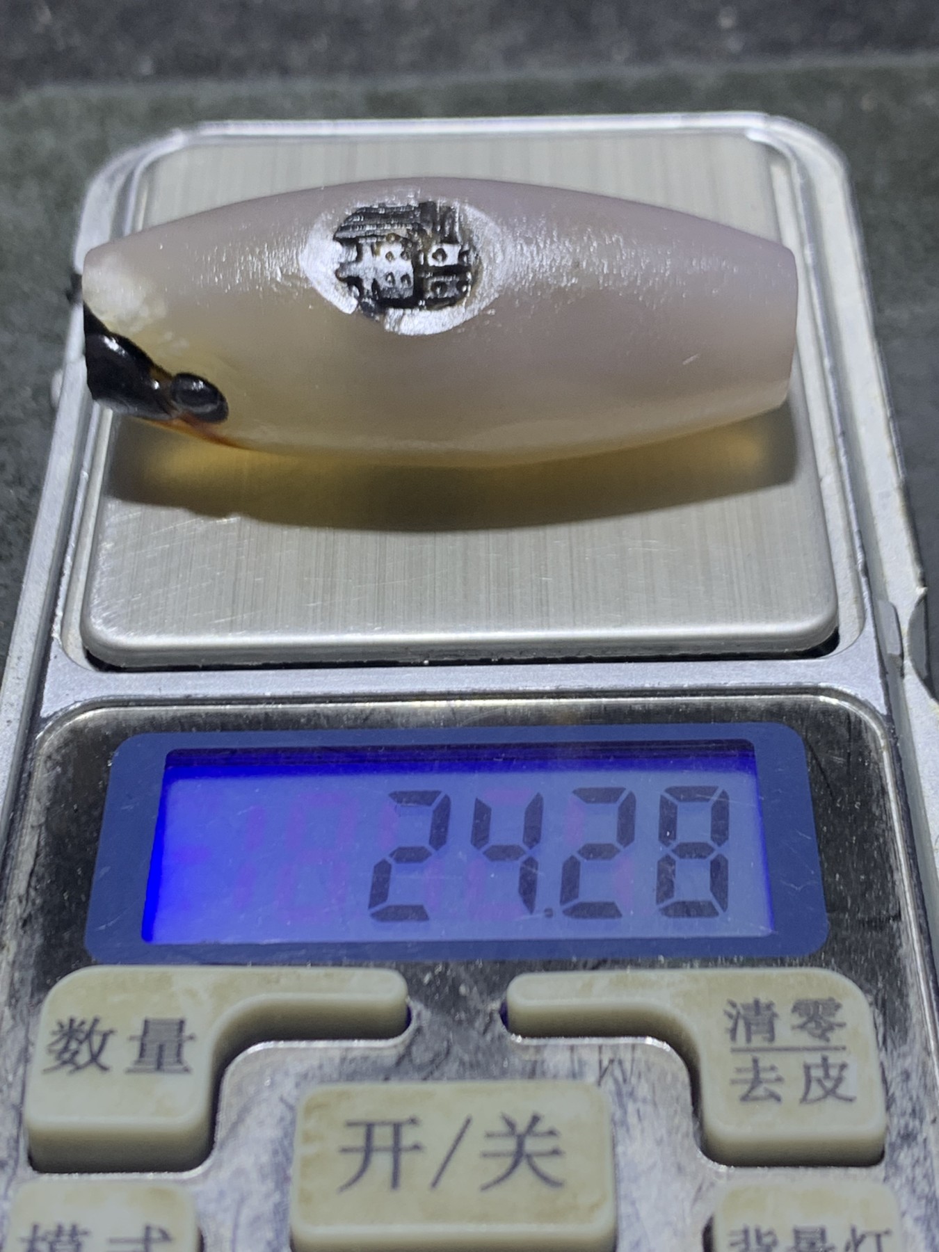 精美亚光高玉化巴西玛瑙手工俏色巧雕无相佛，禅字桶珠一个！