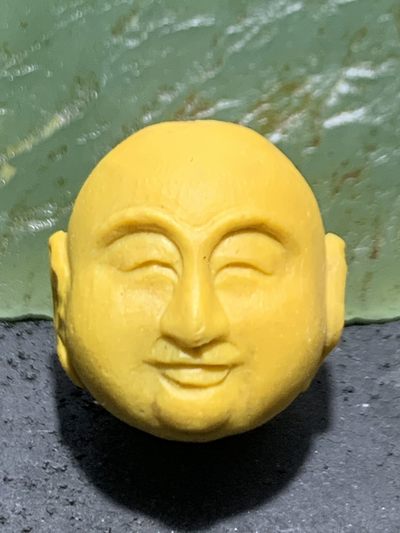 精美亚光鸡油黄戈壁彩玉双面雕刻罗汉珠子一个 - 精美亚光鸡油黄戈壁彩玉双面雕刻罗汉珠子一个