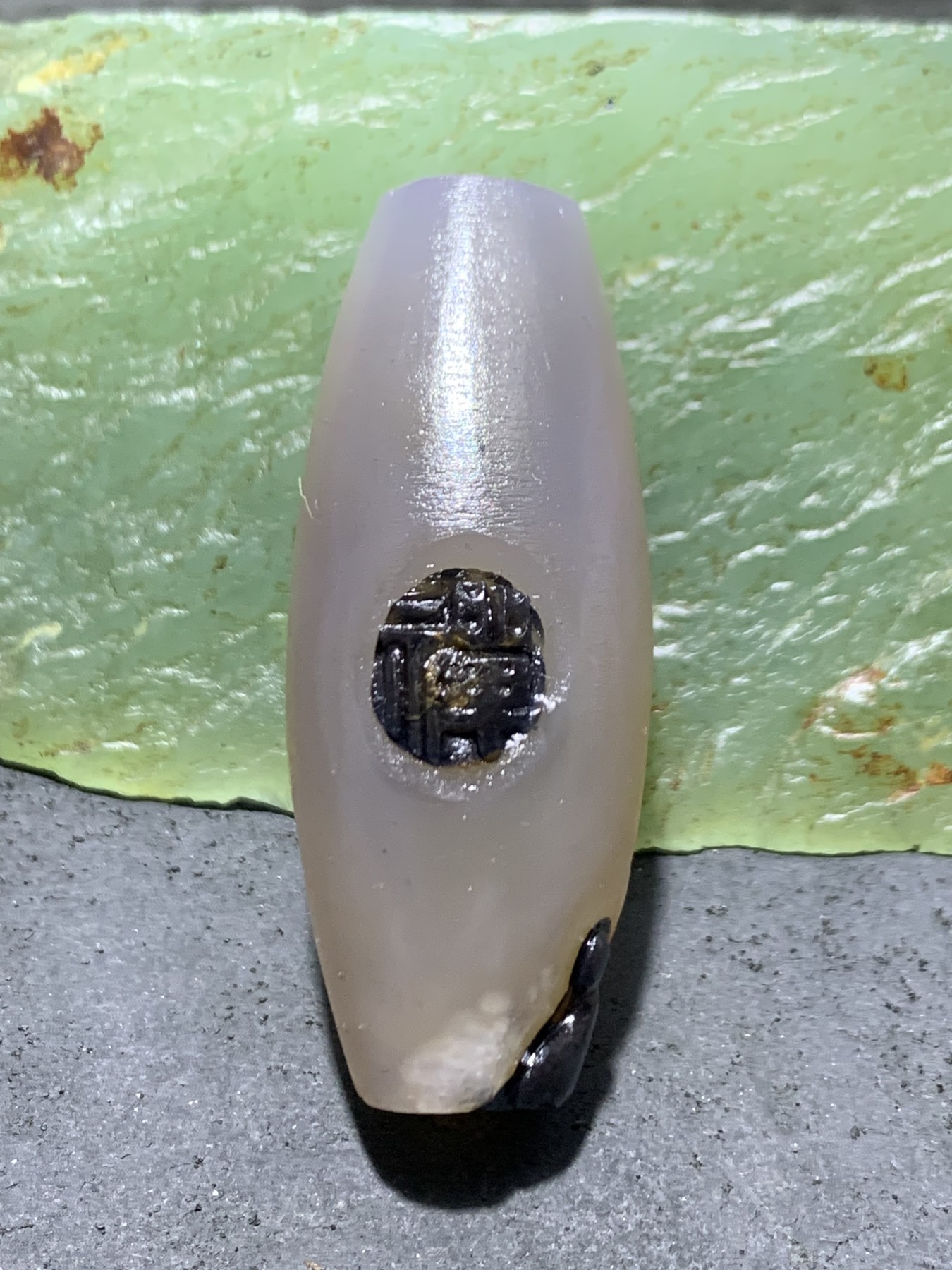 精美亚光高玉化巴西玛瑙手工俏色巧雕无相佛，禅字桶珠一个！