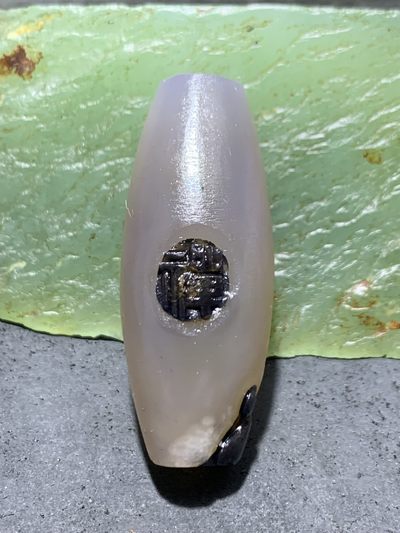 精美亚光高玉化巴西玛瑙手工俏色巧雕无相佛，禅字桶珠一个！ - 精美亚光高玉化巴西玛瑙手工俏色巧雕无相佛，禅字桶珠一个！
