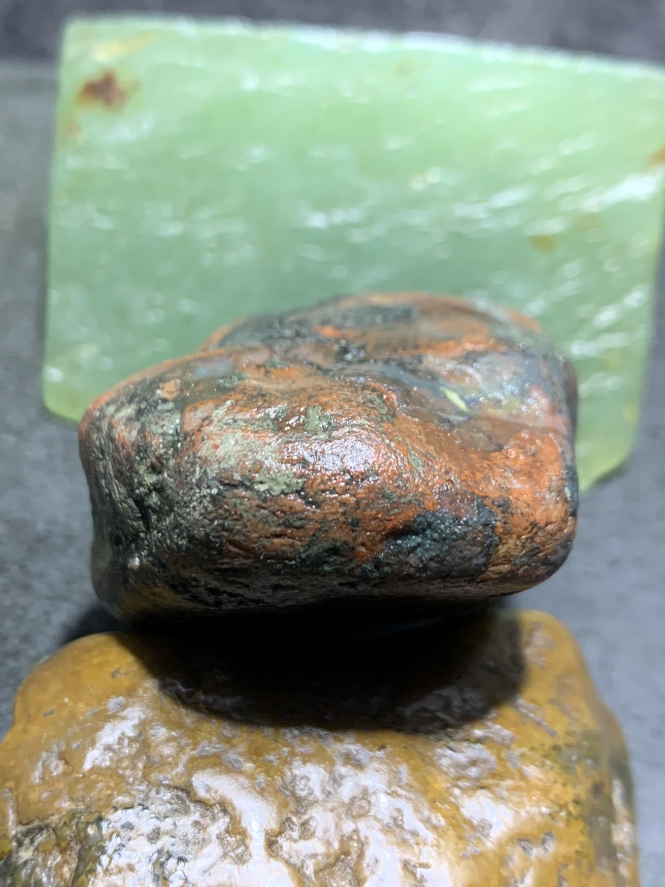 精美开窗铁皮南红玛瑙原石一颗