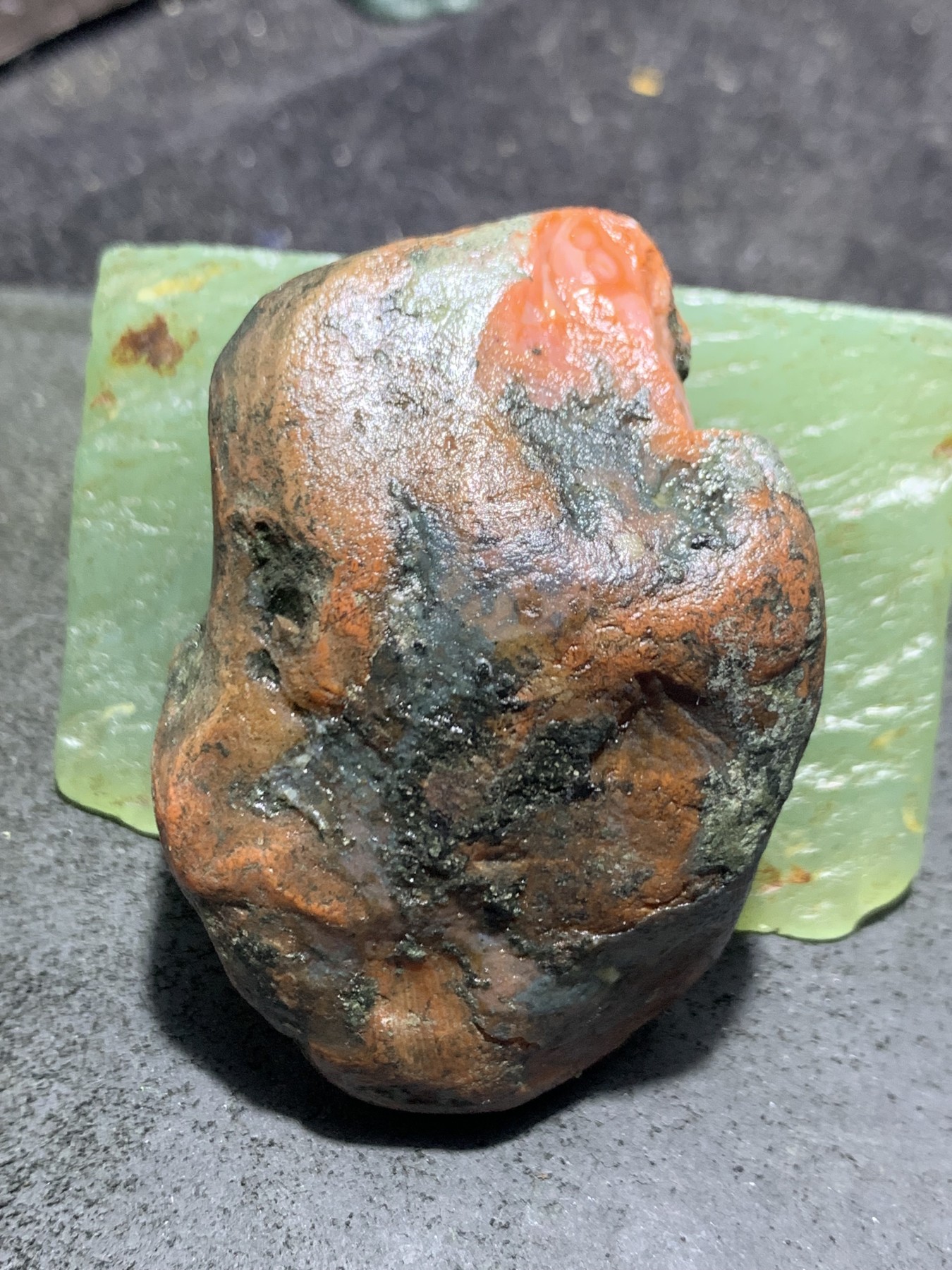 精美开窗铁皮南红玛瑙原石一颗